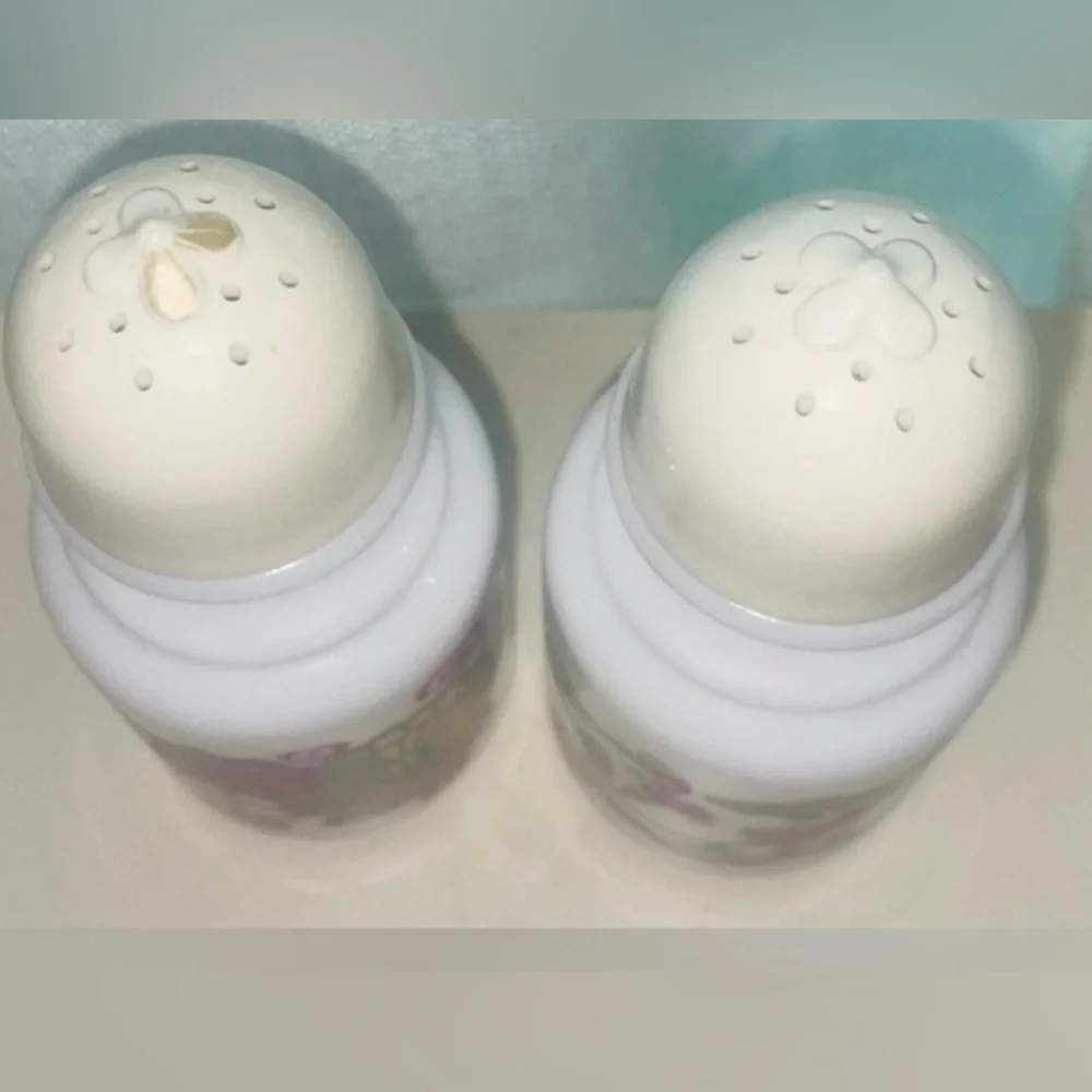 Vintage Avon Milk Glass Floral Salt & Pepper Shaker Set Retro Kitchen Decor